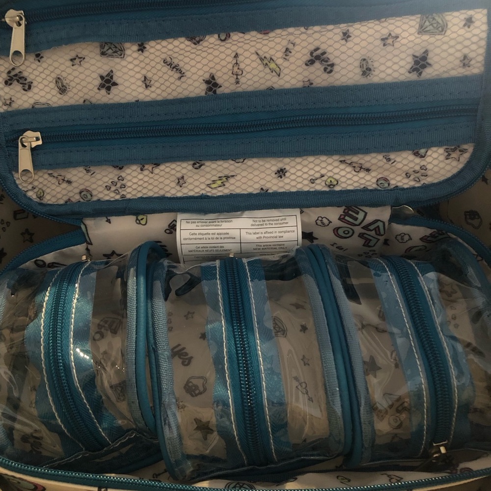 Betsey Johnson
I Do Collection Printed "I Do" Veagn PVC Hat Box Accessory Bag - Picture 5 of 14